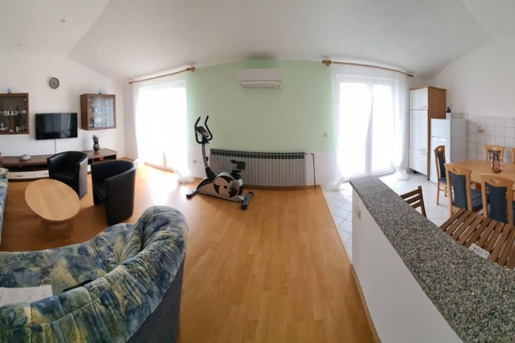 Mitros Apartment Малинска Екстериор снимка