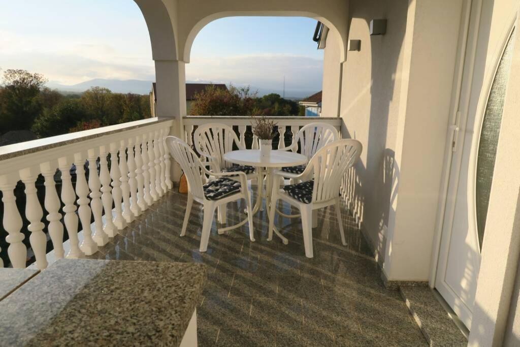 Mitros Apartment Малинска Екстериор снимка