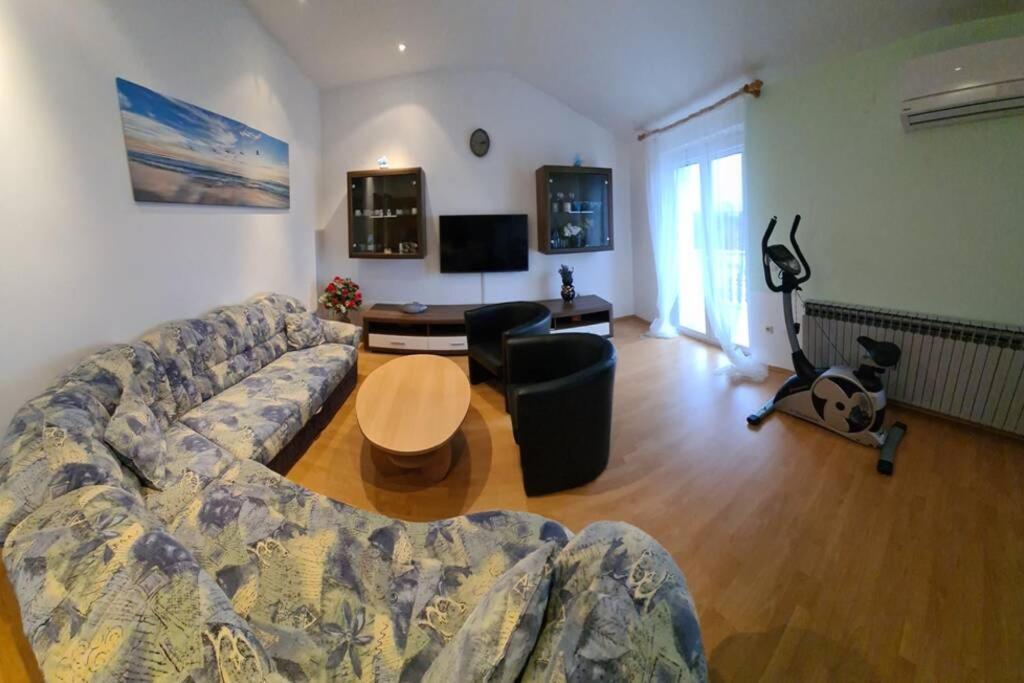Mitros Apartment Малинска Екстериор снимка